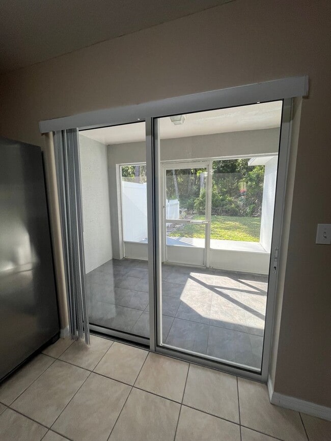 Building Photo - Charming 2 bedroom, 2 bathroom dulplex loc...