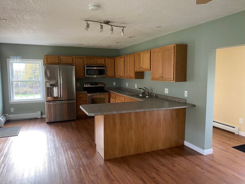 Building Photo - 1076 Clinton Ave