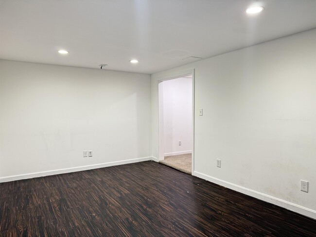 Building Photo - 4 Churchill Ct