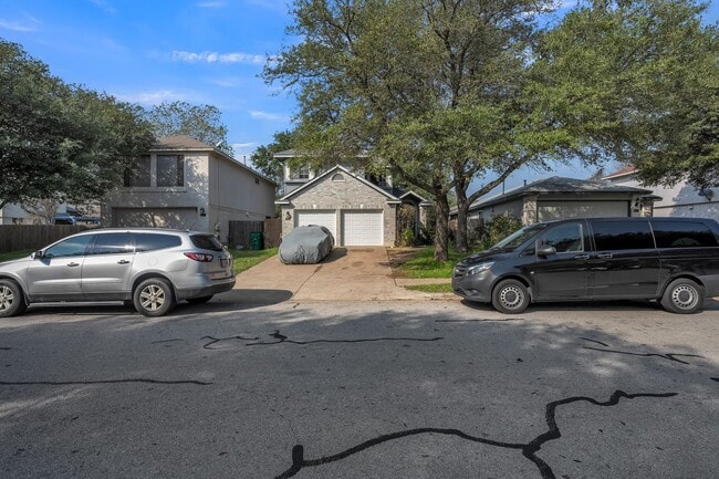 Building Photo - 3 BEDROOM AND 2.5 BATHROOMS PISD SCHOOL DISTRICT