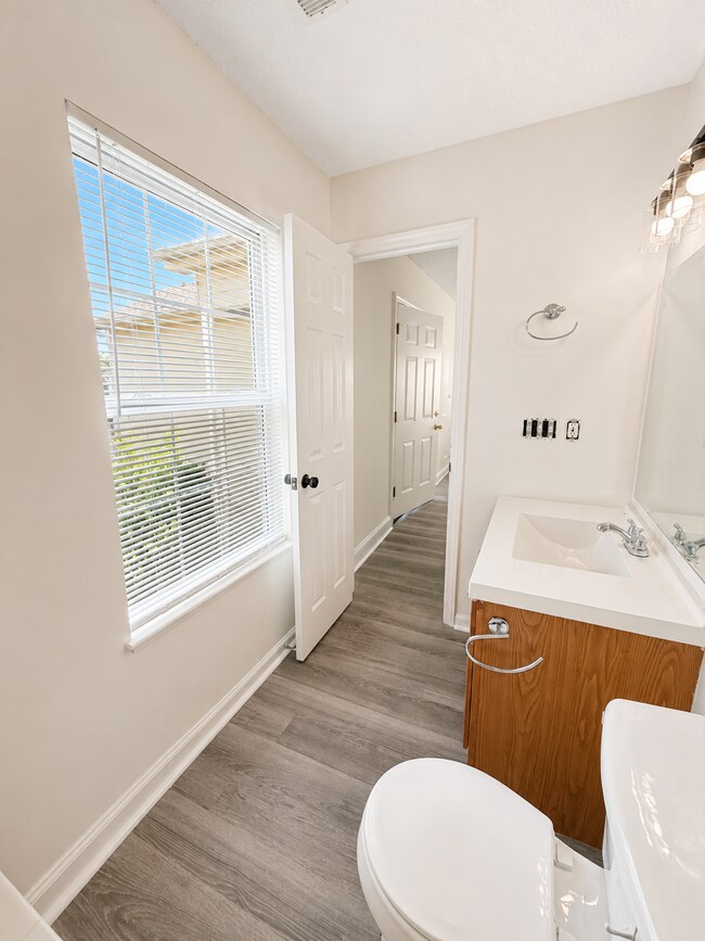 Building Photo - 1604 Sails Way