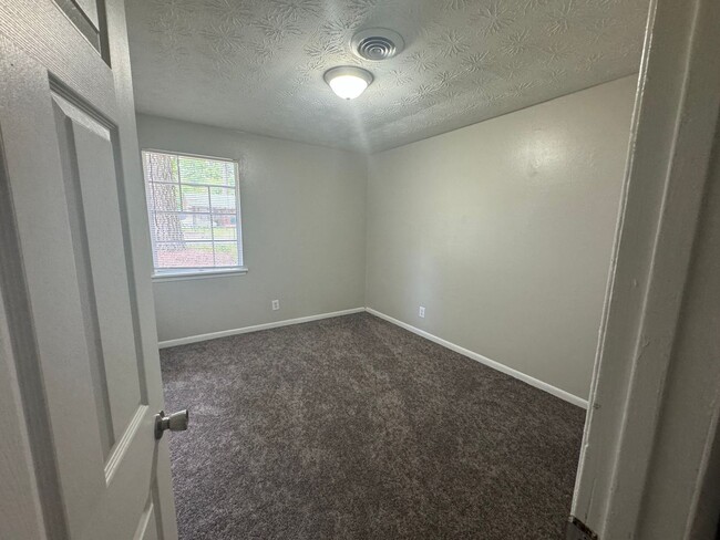 Building Photo - Section 8 accepted! or conventional rental!  Remodeled ranch home in South Augusta