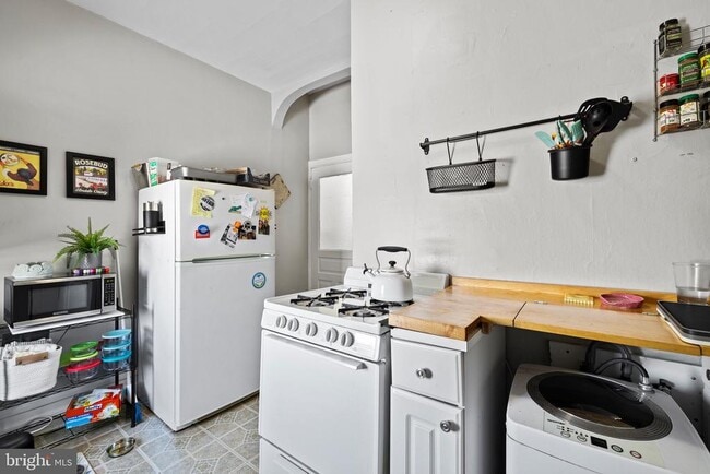Building Photo - 876 N 23rd St