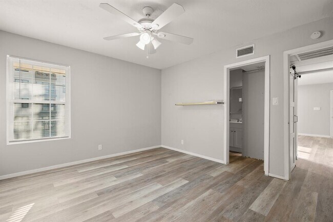 Building Photo - 910 Duncan Ln