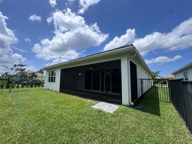 Building Photo - 12780 SW Clear Water Way