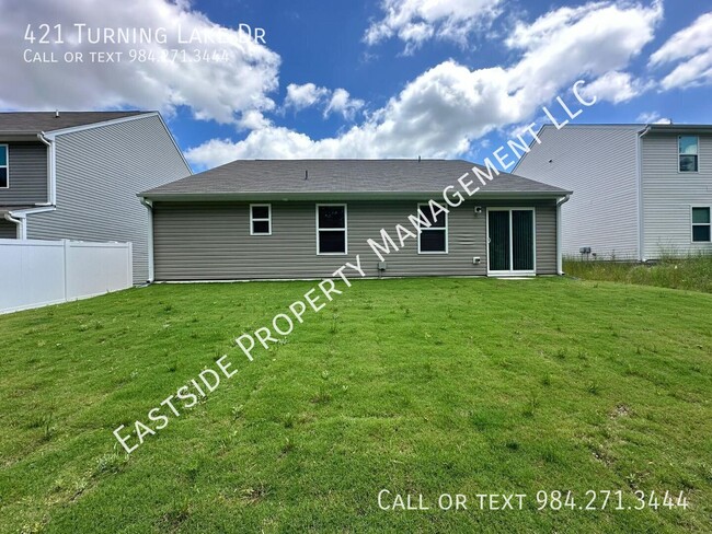 Building Photo - 421 Turning Lk Dr