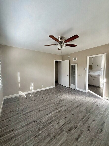 Primary Photo - 824 S Flower St