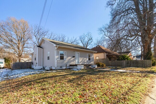 Building Photo - Cozy Home located in Greensboro