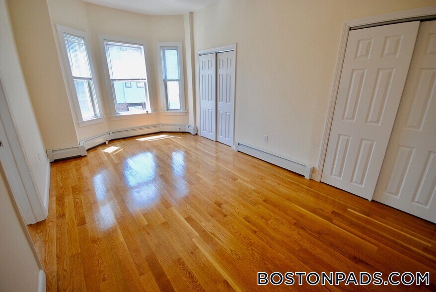 Building Photo - 154 Bennington St