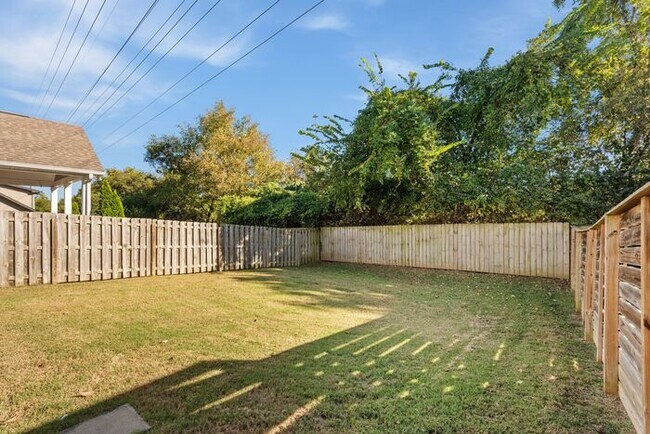 Building Photo - Stunning Home in Melrose 12 South Area...D...