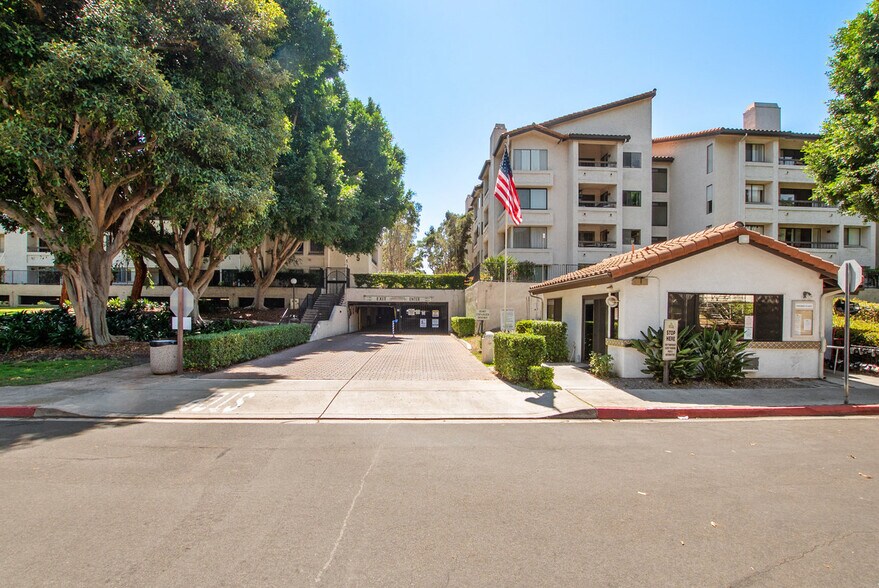Building Photo - 5605 Friars Rd