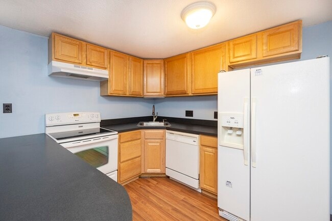 Building Photo - 11 Leonard Rd