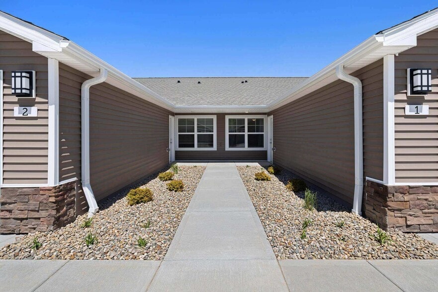 Enjoy Having a Private Entrance - Redwood Portage