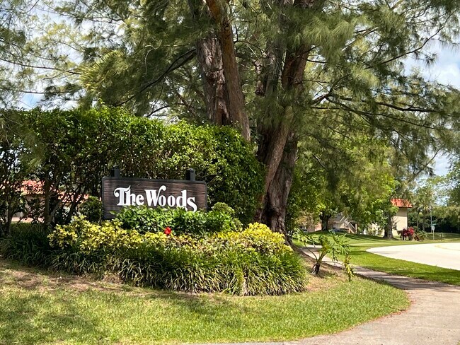 Building Photo - 21890 Lake Forest Cir