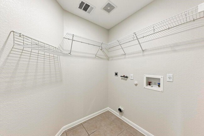 Building Photo - 18420 Dry Brook Loop