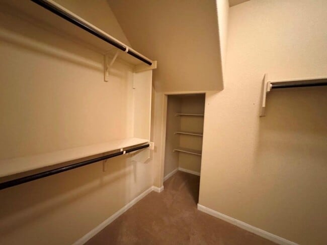 Building Photo - 2880 Donnell Dr