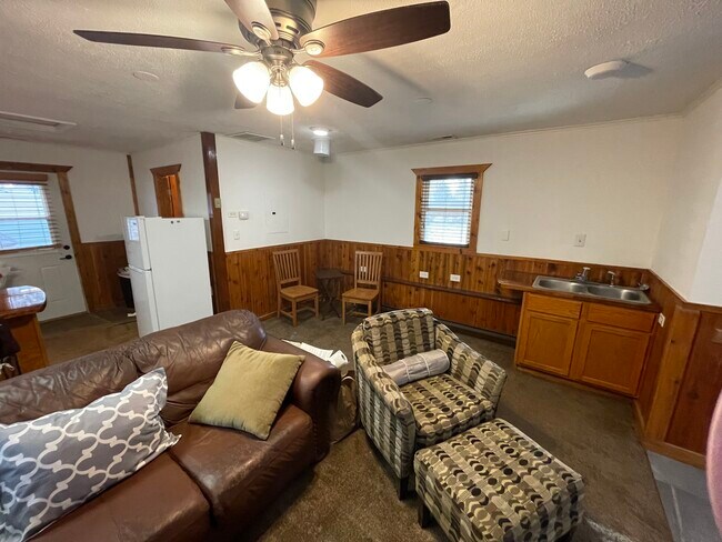 Building Photo - 25990 W Kathryn Dr