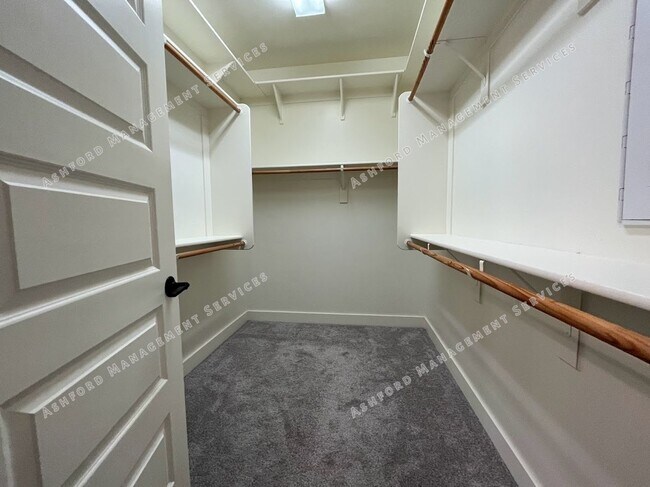 Building Photo - BEAUTIFUL 3 BEDROOM 2 BATHROOM HOME IN PEORIA