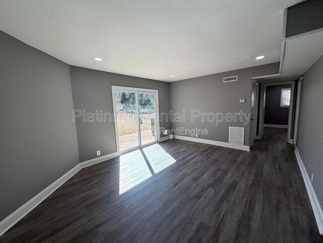 Building Photo - 1492 Waverly Way