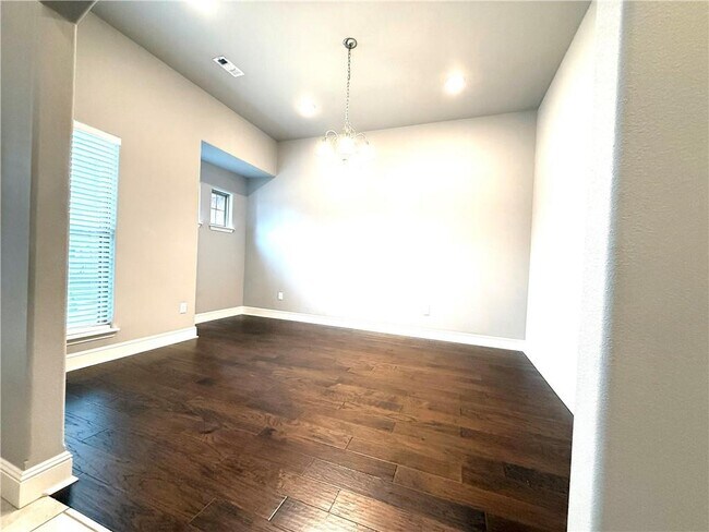 Building Photo - 4504 SW Plumley Ave