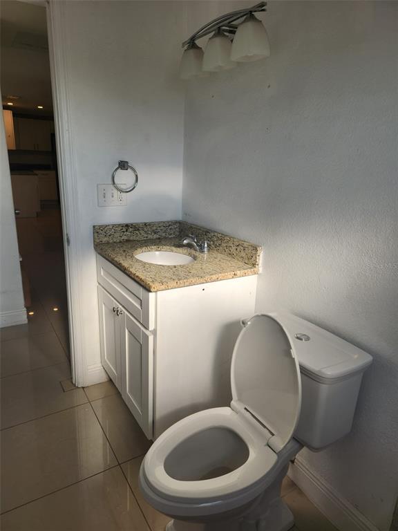 Building Photo - 8518 Woodlake Dr