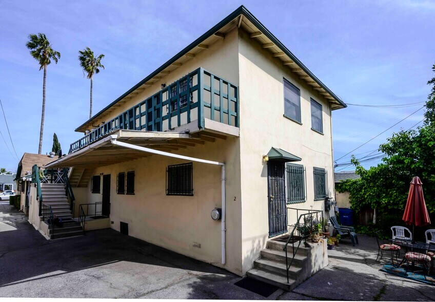 Building Photo - 835 N Wilton Pl