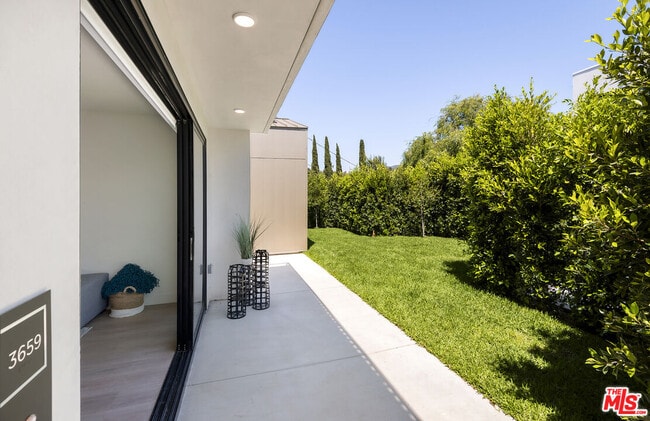 Building Photo - 3657 Regal Pl