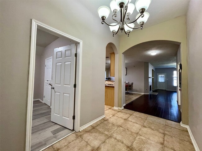 Building Photo - 12347 Carmel Dale Ln