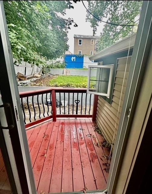 Building Photo - 2 Oak St