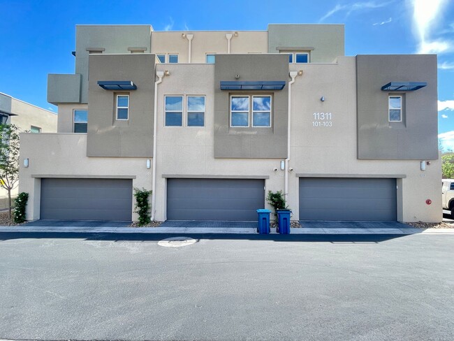 Building Photo - This spectacular 3-bed condo located acros...