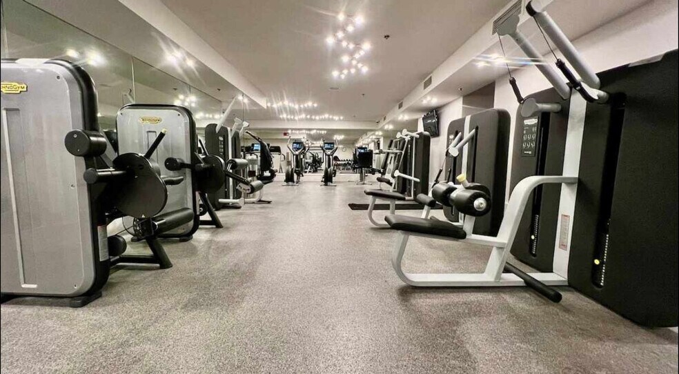 Building Photo - 1395 Brickell Ave