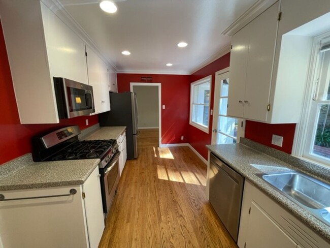 Building Photo - Charming single level home in Orinda-Avail...