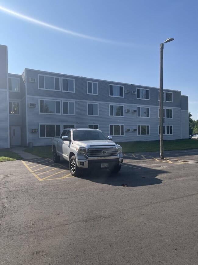 Building Photo - Beautiful Remodeled 1 Bedroom 1 Bath Apart...