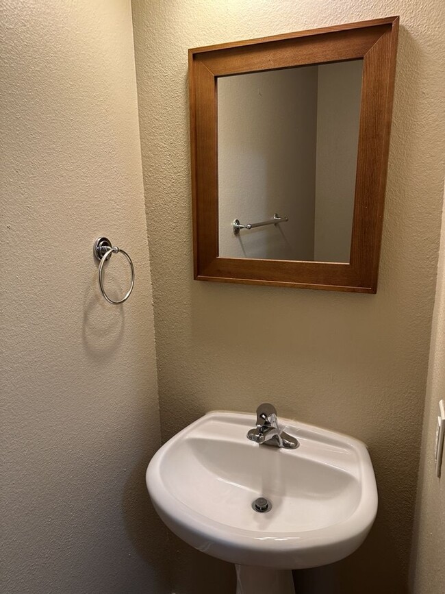 Building Photo - 495 Canyon Oak Loop