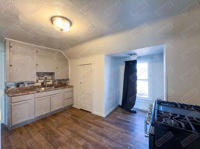 Building Photo - 500 Carey Ave