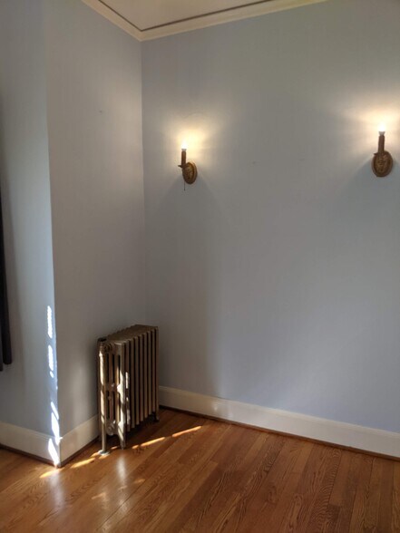 Bedroom West wall - 221 NW 28th St