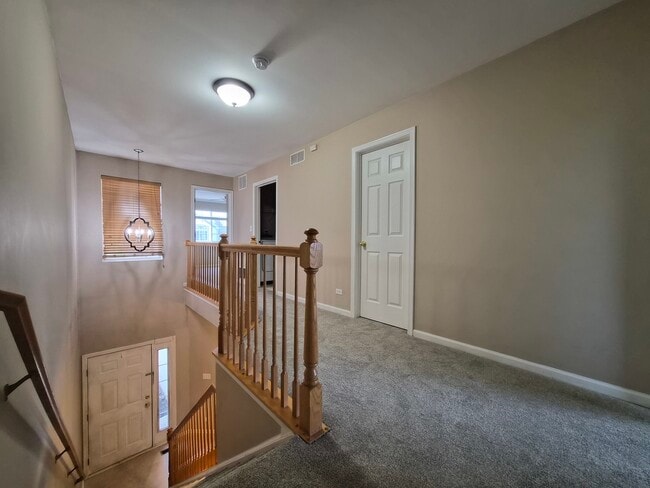 Building Photo - 1015 Woodview Ct
