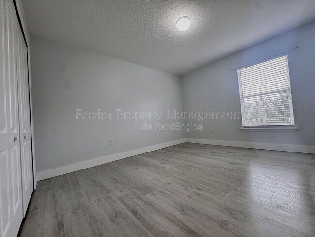 Building Photo - 661 Hacienda Cir