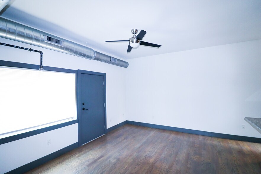 Building Photo - 2616 Short Vine St