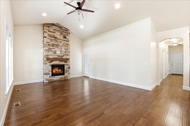 Building Photo - Single Story-3 Bedroom 2 Bathroom Home in a 55+ Community