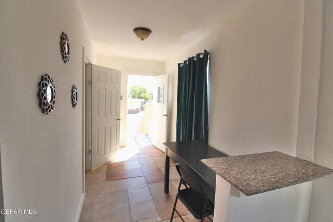 Building Photo - 3527 E Missouri Ave