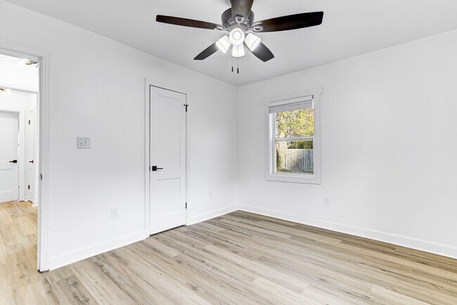 Building Photo - Beautifully Updated Home in East Memphis