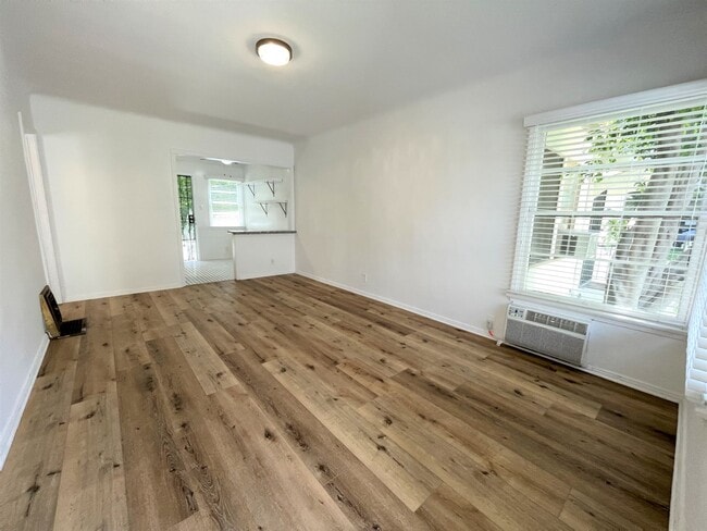 Building Photo - 14443-14445 1/4 Dickens St