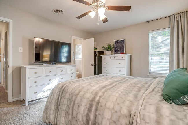 Building Photo - Beautiful Home on Corner Lot in South Hill...