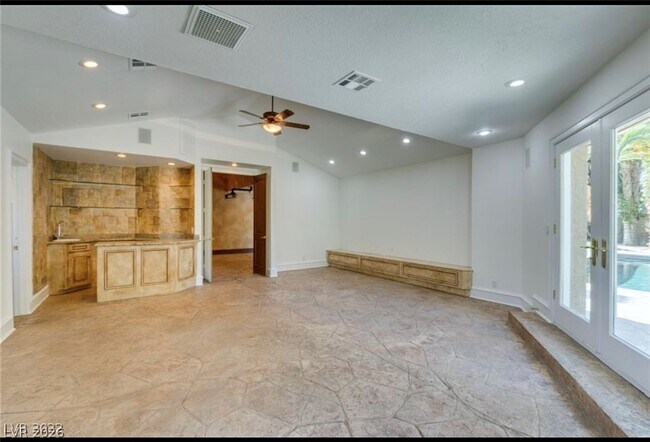 Building Photo - 7258 Loma Alta Cir