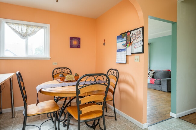 Building Photo - 1040 NE 78th Ave