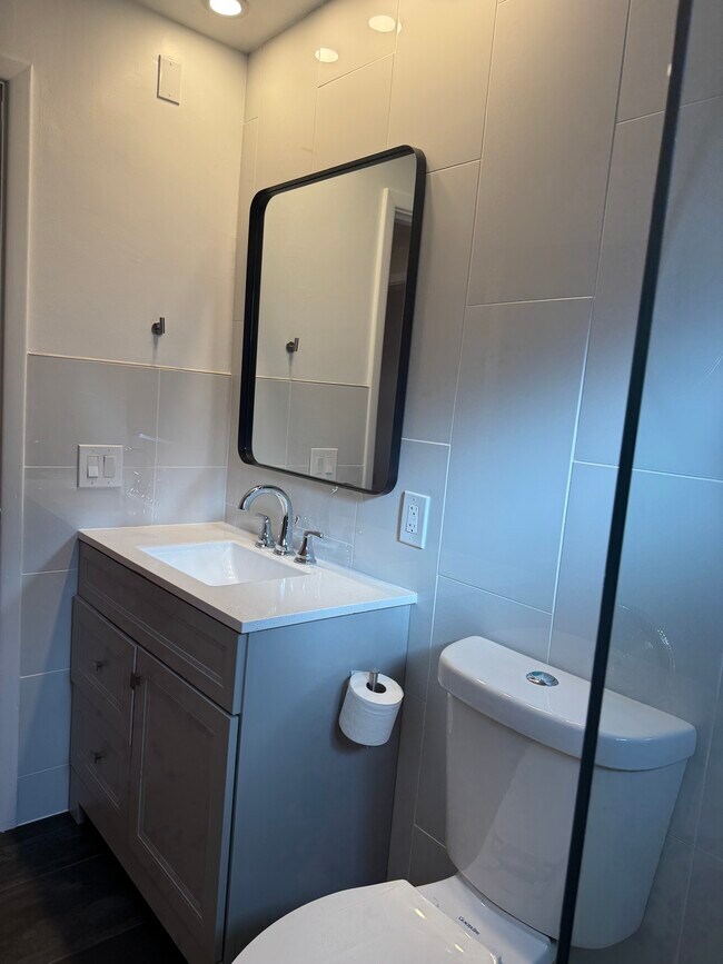 Building Photo - 2909 Van Dyke Dr