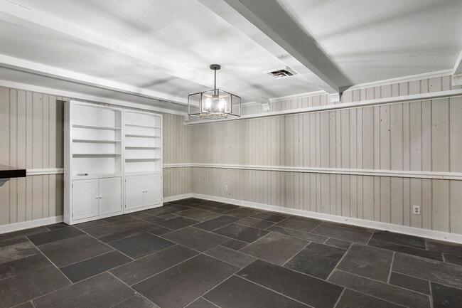 Building Photo - 9900 Kingsbridge Rd