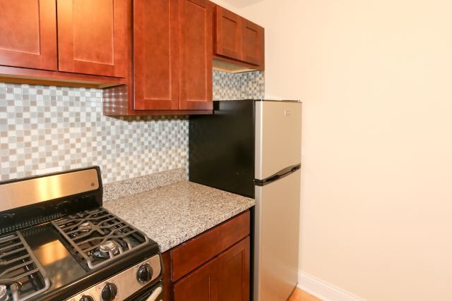 Building Photo - 558 W Arlington Pl