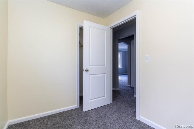 Building Photo - 9712 Cherokee St